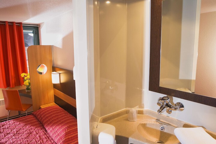 Room 5 of 25