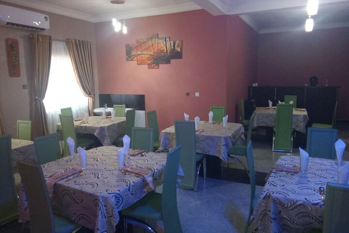 Dining 15 of 21