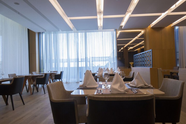 Dining 18 of 20