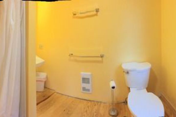 Room 2 of 32