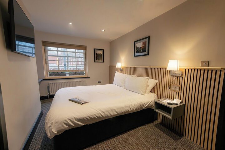 Room 9 of 46