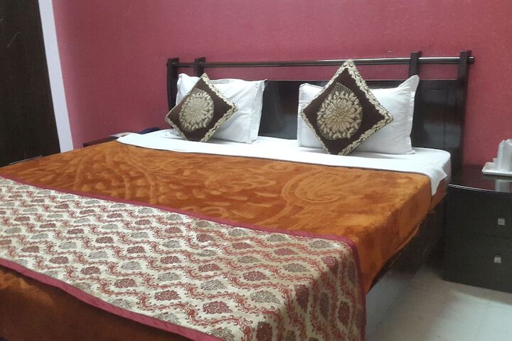 Room 9 of 26