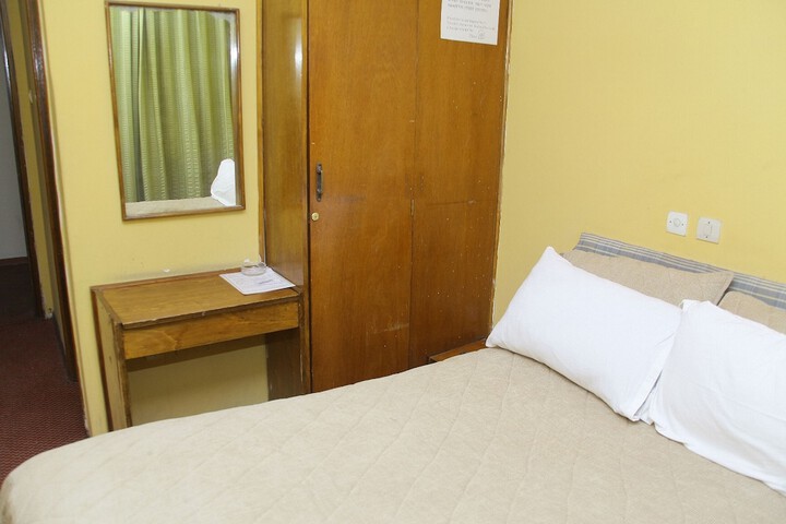 Room 4 of 39