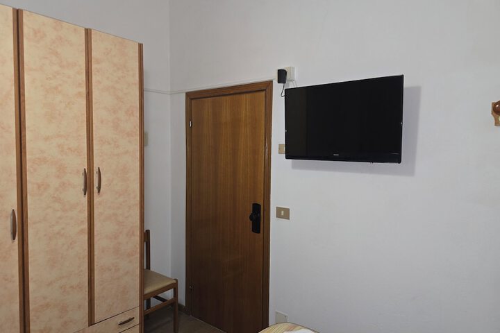 Room 20 of 28