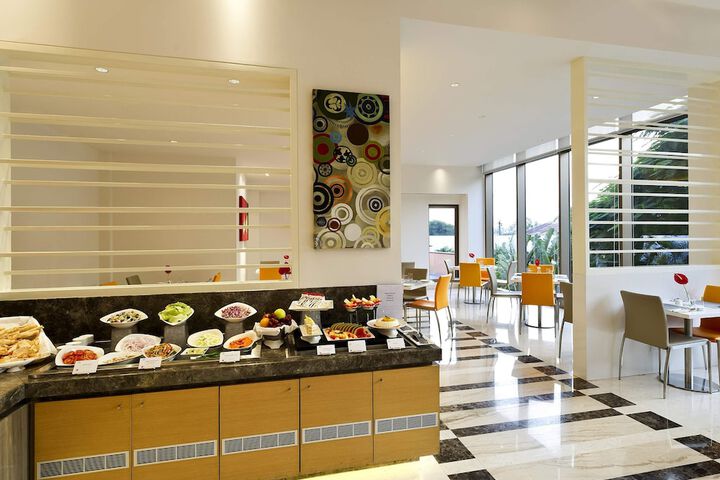 Dining 44 of 62