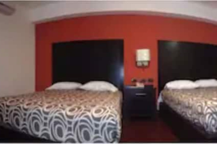 Room 9 of 38