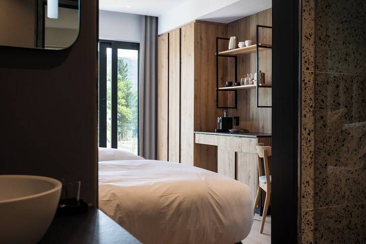 Room 13 of 48
