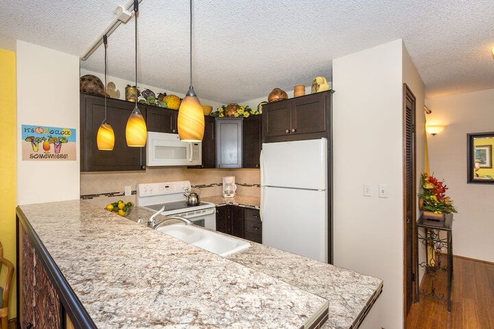 Av 302 Condo in Kailua-Kona, HI