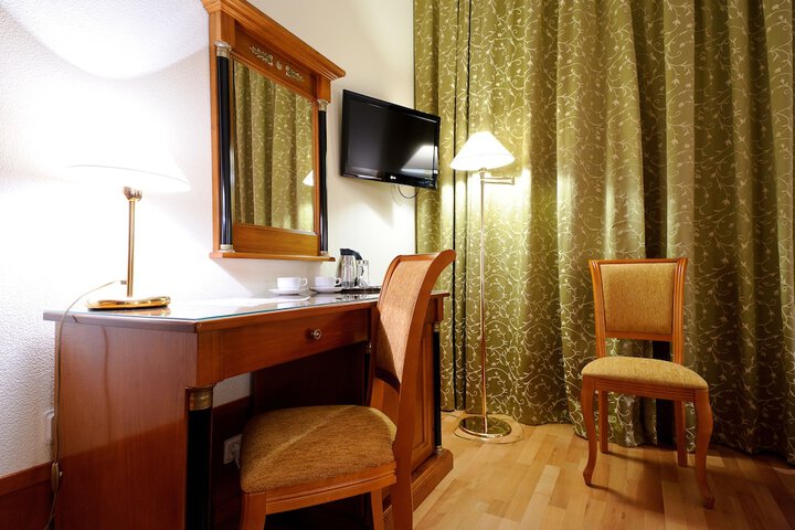 Room 7 of 39