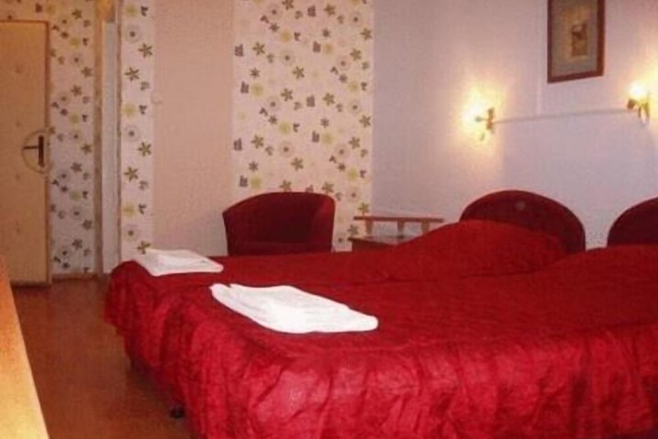 Room 7 of 24