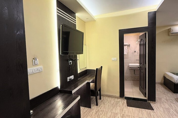 Room 11 of 43