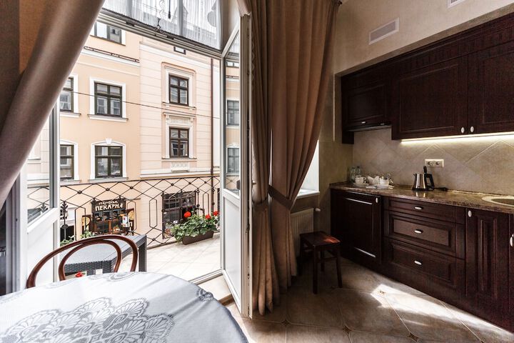 Room 10 of 87