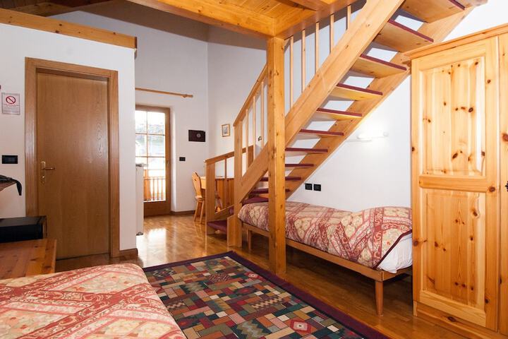 Room 6 of 42