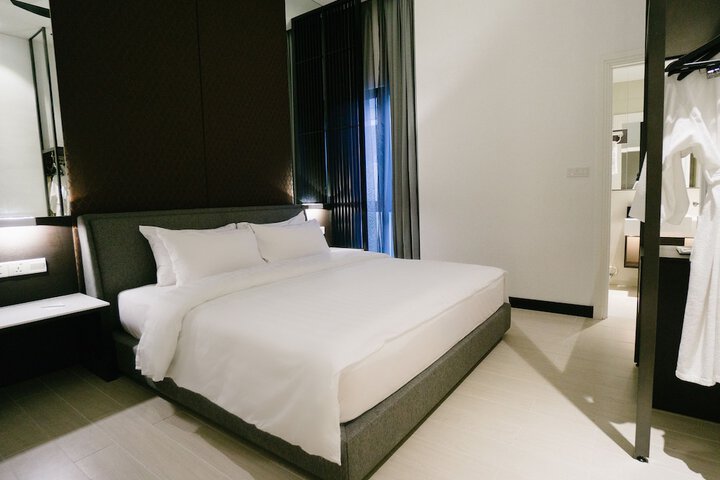 Room 9 of 33