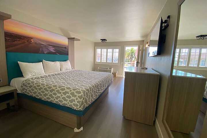 Deluxe King Bed (12 of 54)