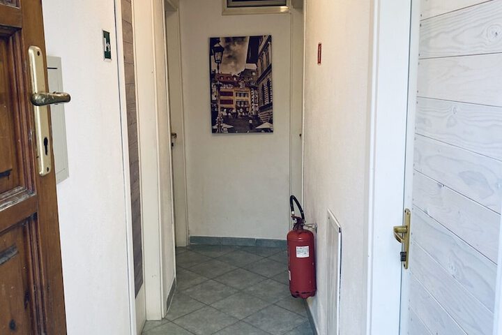 Room 11 of 104
