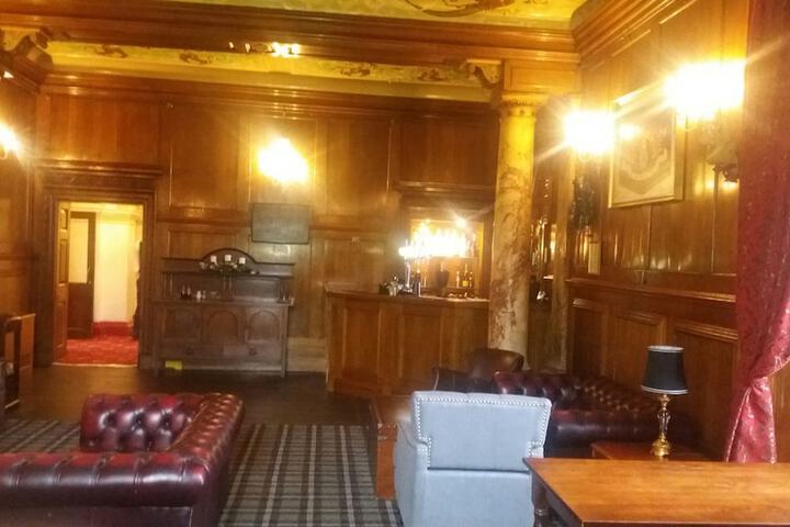 Lounge 68 of 86