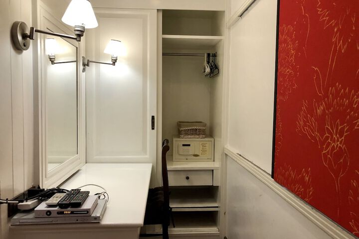 Room 22 of 106