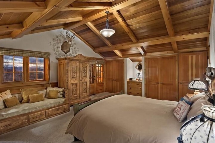 Room 4 of 13