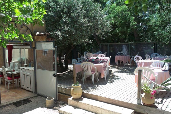 Dining 44 of 47