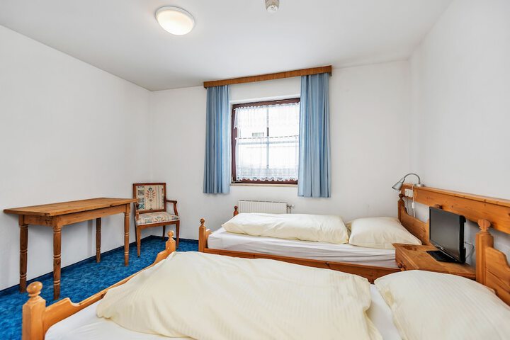 Room 9 of 26