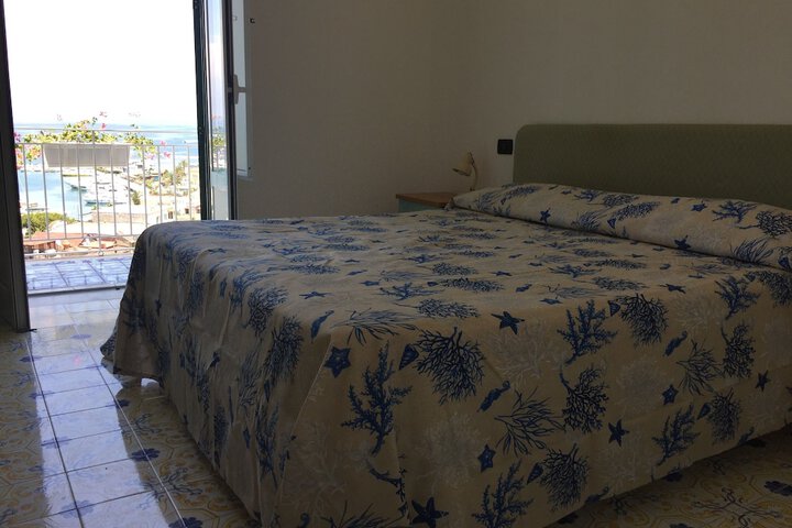 Room 7 of 52