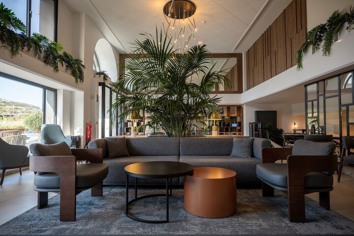 Hotel Lobby
