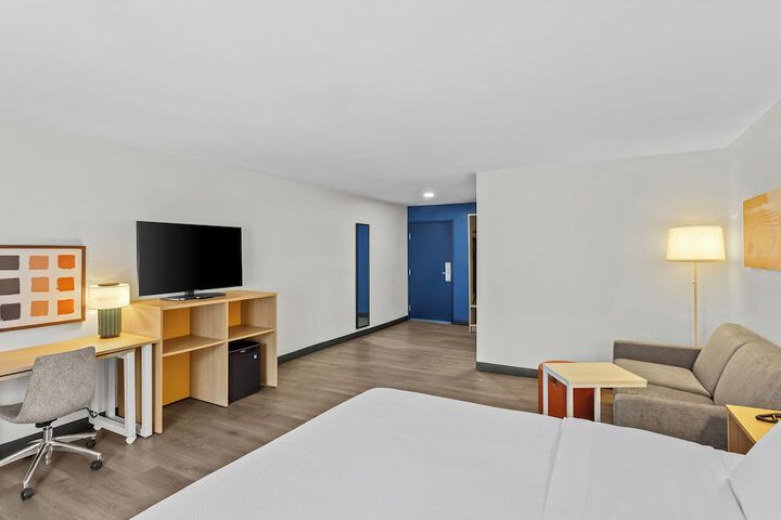 Room 6 of 30