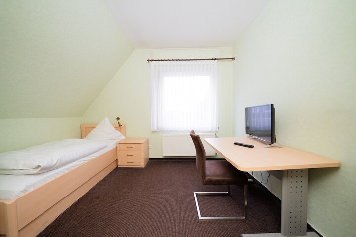 Room 5 of 11