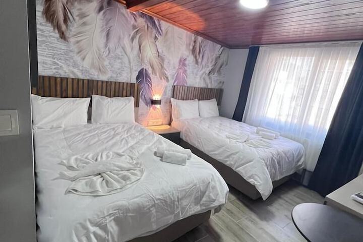 Room 10 of 14