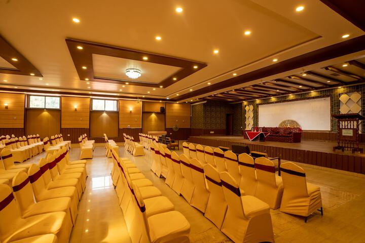 Ballroom/Hall 48 of 58