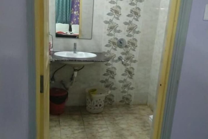 Room 9 of 14