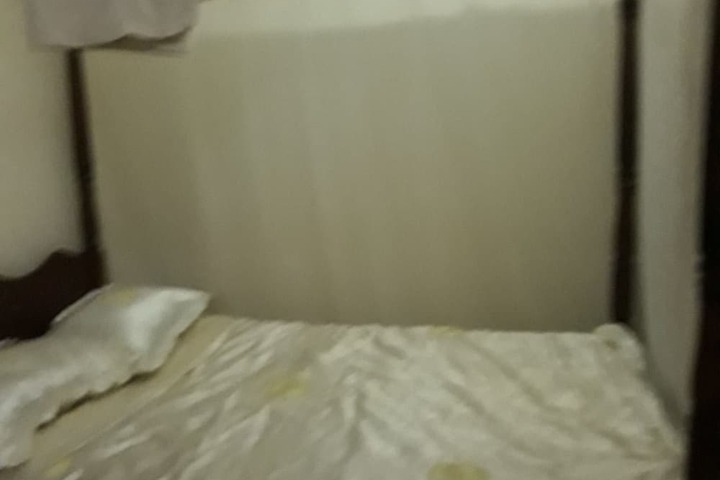 Room 6 of 12