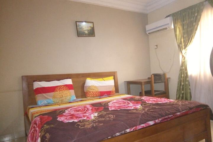 Room 8 of 16
