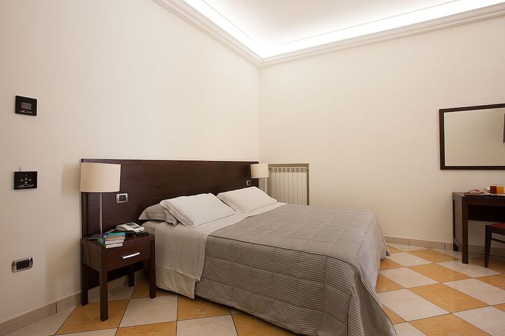 Room 4 of 35