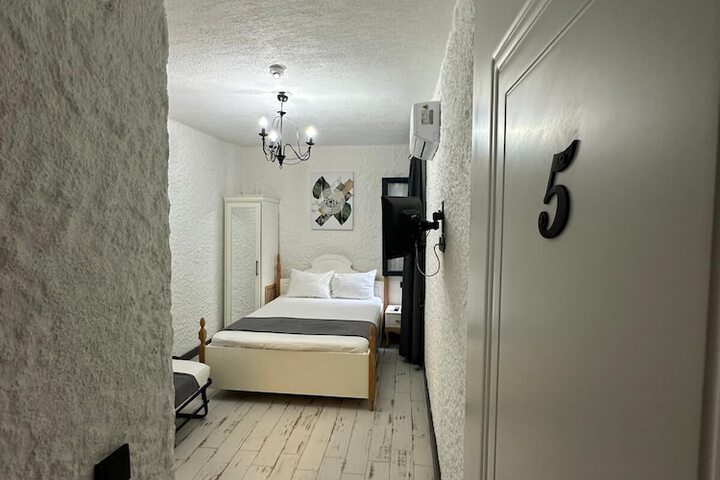 Room 14 of 29