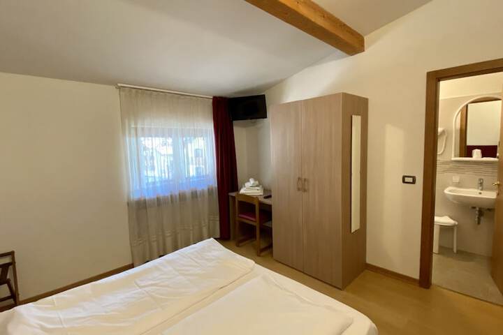 Room 19 of 148