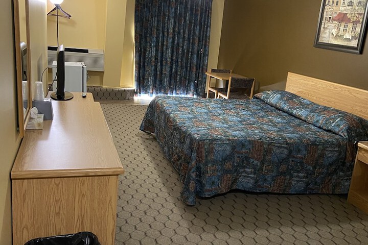 Room 33 of 63