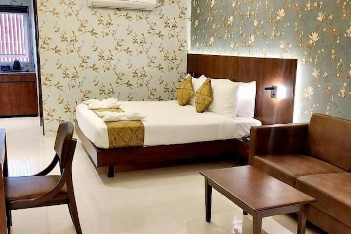 Room 5 of 28
