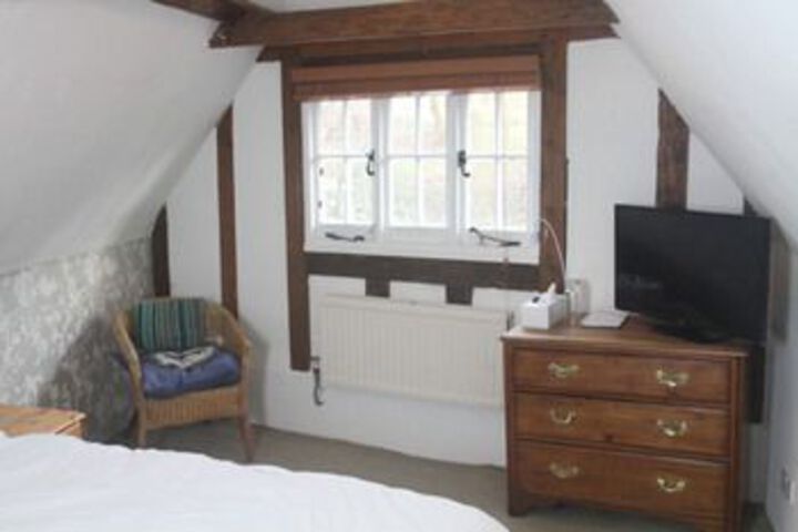 Room 6 of 16