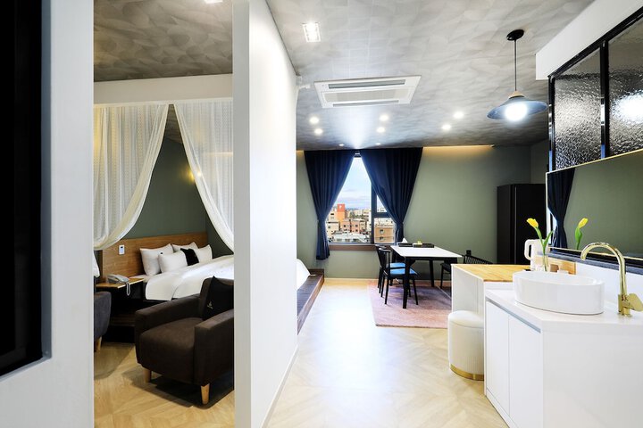 Room 16 of 61