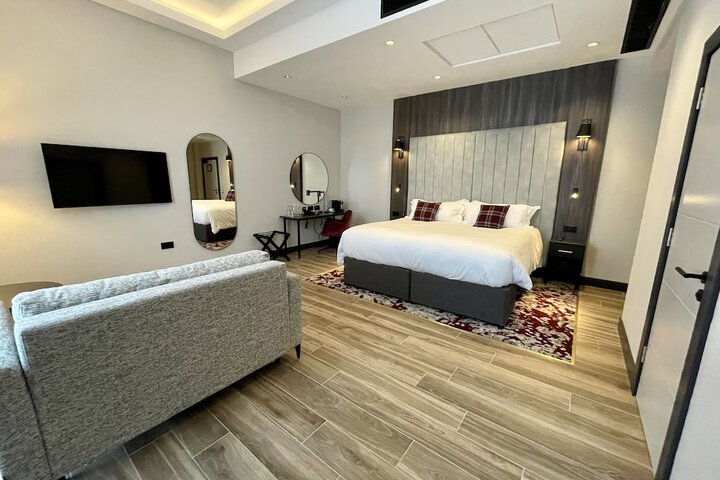 Room 10 of 21