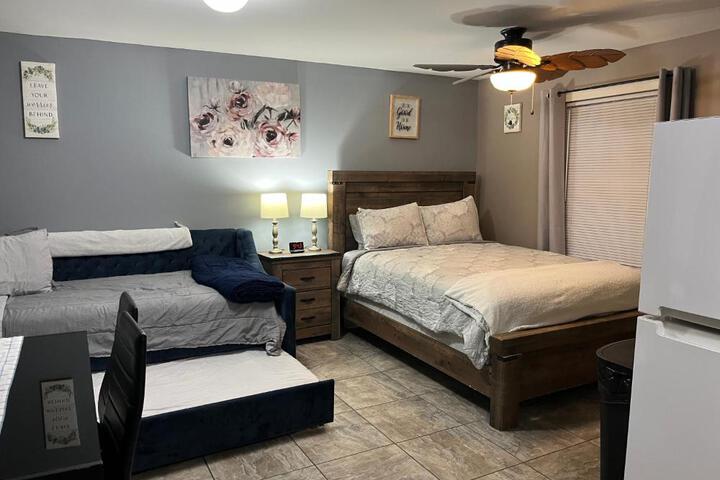 Just Like Being at Home- Newly Renovated Unit