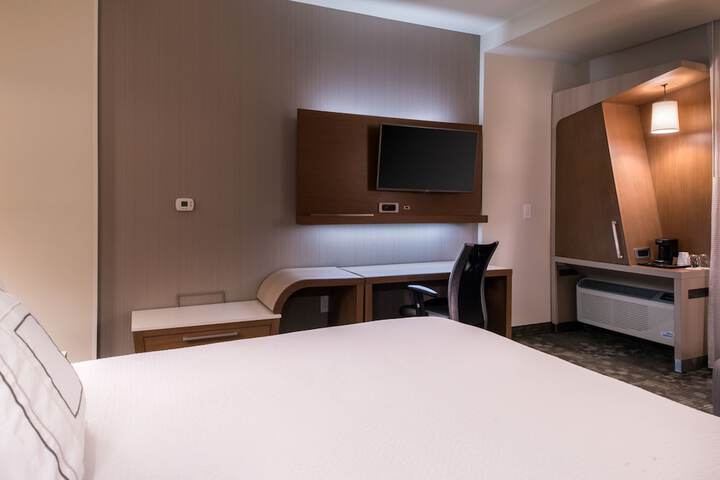 Room 8 of 42