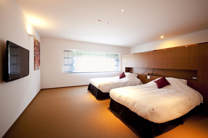 Room 13 of 77