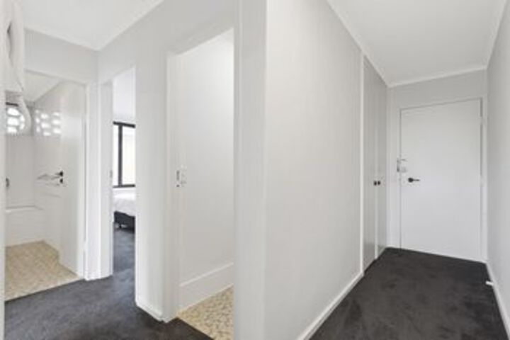 Room 9 of 26
