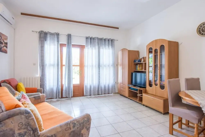 Room 5 of 17