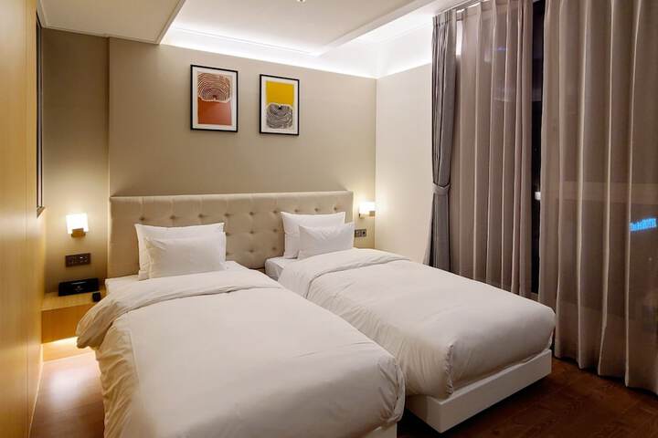 Room 6 of 219