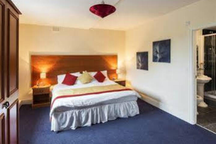 Room 2 of 3