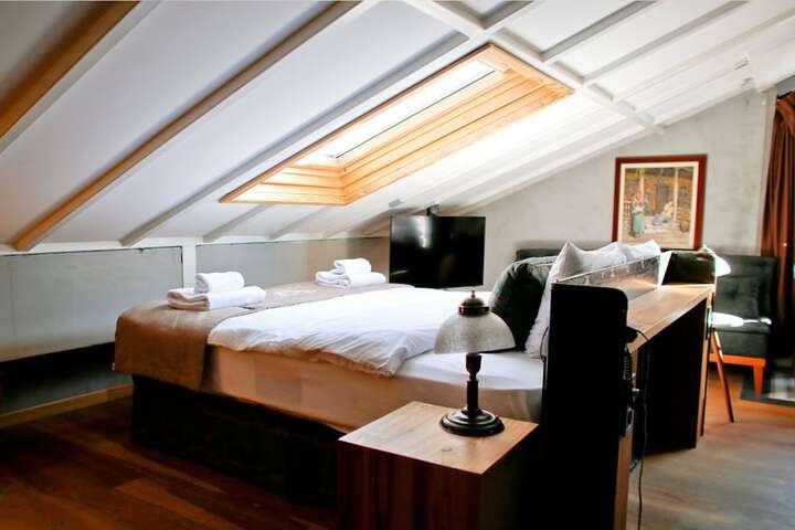 Room 15 of 63